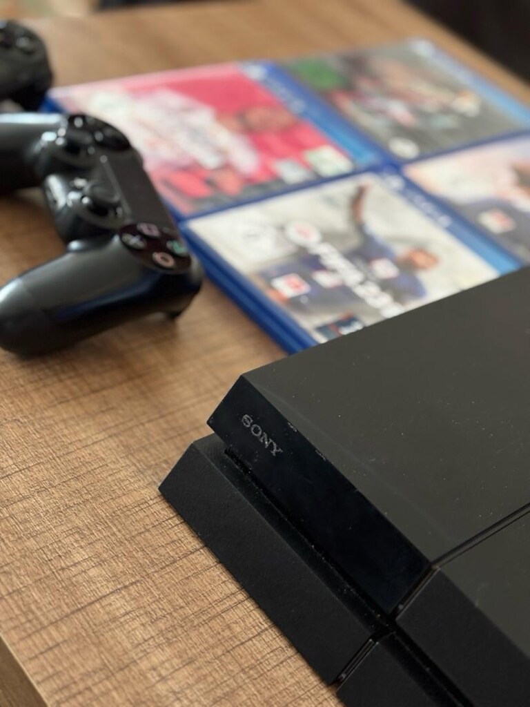 PlayStation 4 - 3