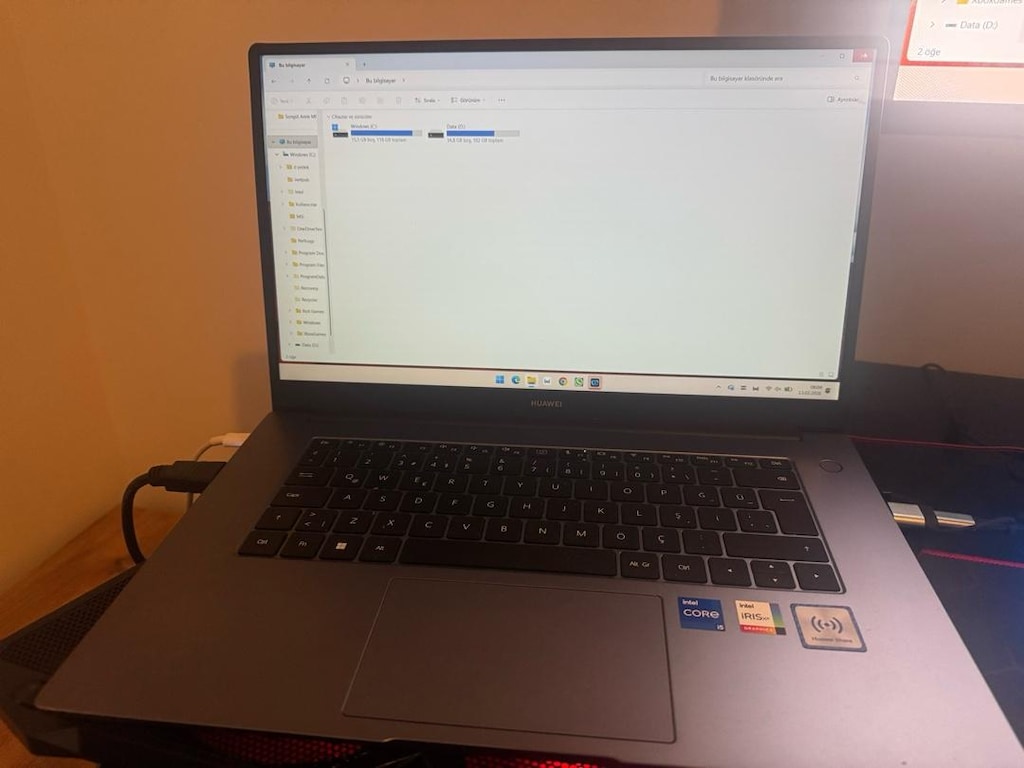 HUAWEİ MATEBOOK 15” GRİ RENK HATASIZ 8GB RAM 256 SSD - 2