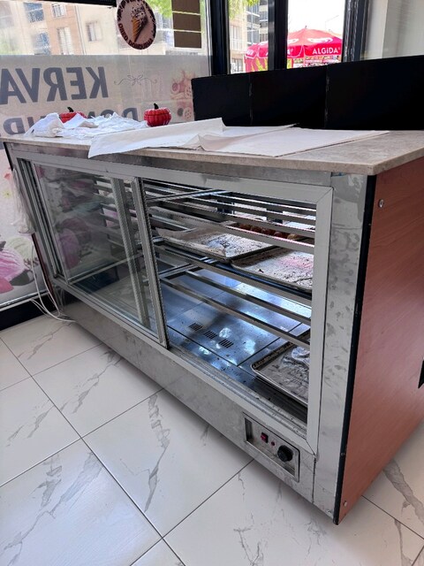 SATILIK POĞAÇA BÖREK DOLABI ISITMALI EN 2.15 BOY 1.20 DERINLIK 70 CM