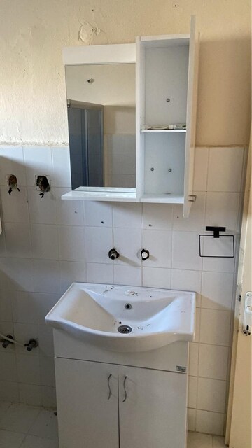 banyo dolabı