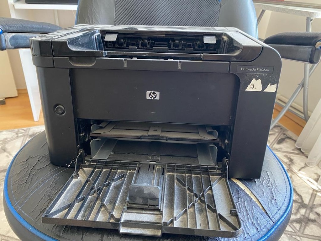 HP LaserJet P1606dn - 2