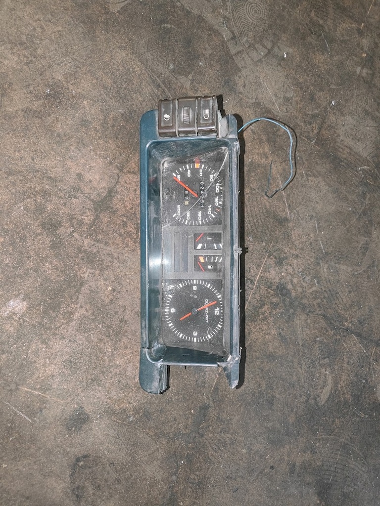 AUDİ 80 B2 MUHTELİF PARÇALAR 1982 - 12