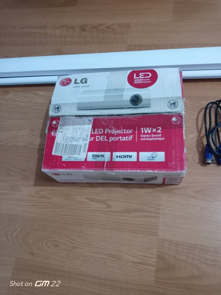 LG projeksiyon cihazı ve projeksiyon perdesi 180*200 - 9