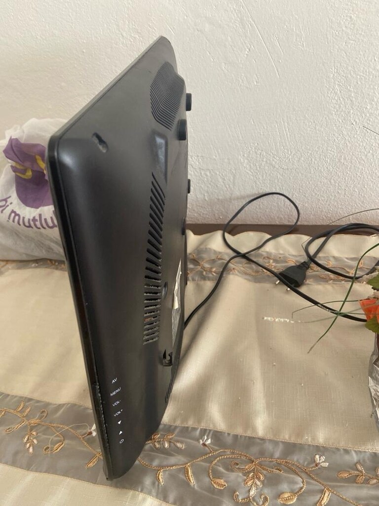 17 İNÇ LCD TELEVİZYON - 2
