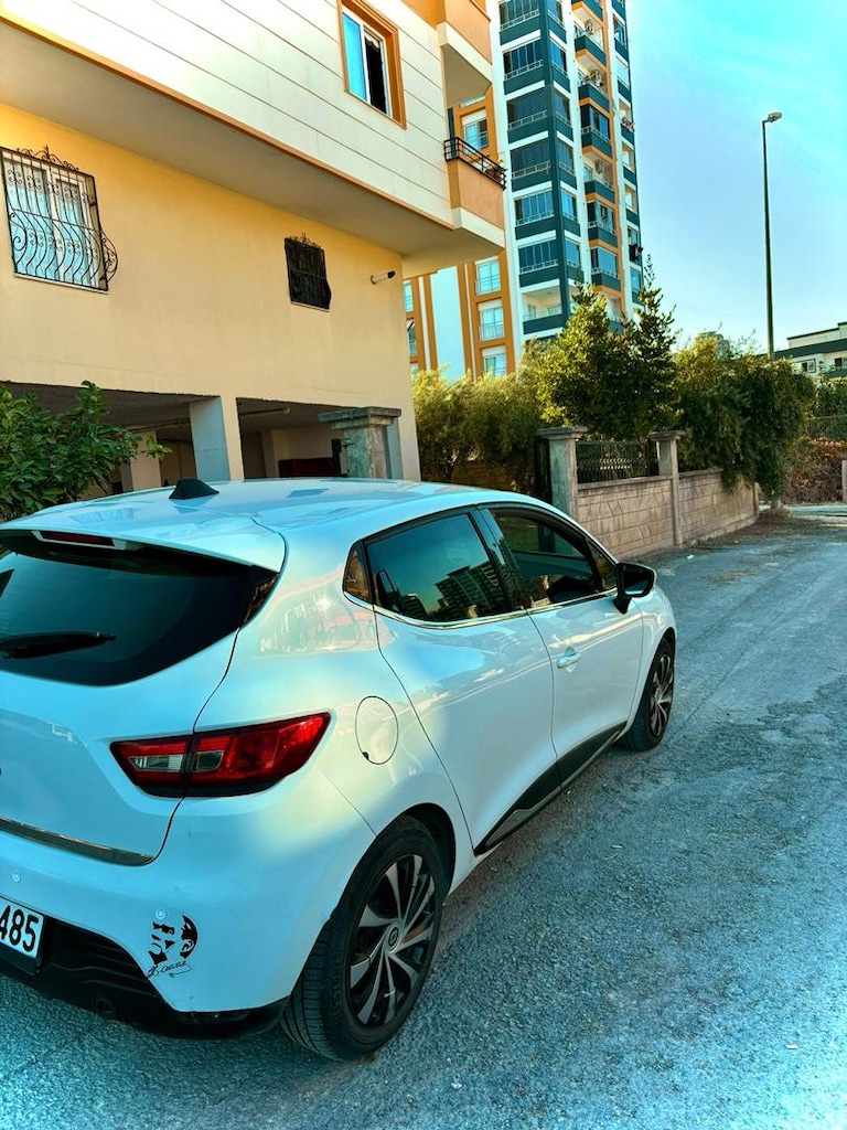 Beyaz Renault Clio - 4