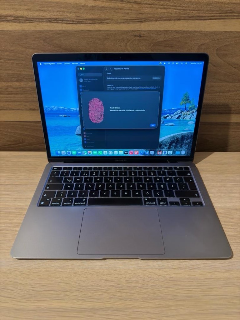 MacBook Air / M1 / 13 inç / 8 GB Ram / 256 GB Ssd - 4