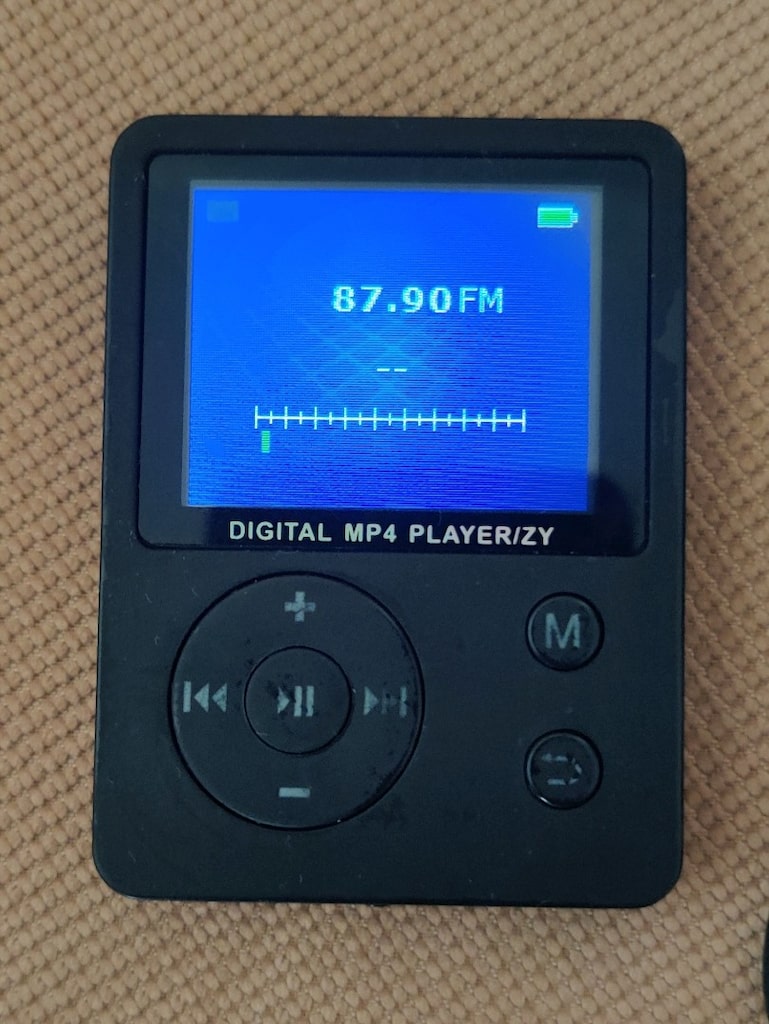 DIGITAL MP4 PLAYER/ZY 4GB 1.8 inç renkli ekranlı taşınabilir MP3/MP4. - 2