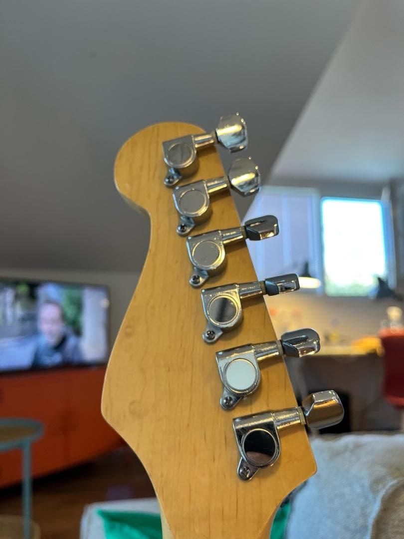 FULL SET STRAT KASA ELEKTRO GİTAR, PİLLİ AMFİ, KEMER, KABLO vs - 7