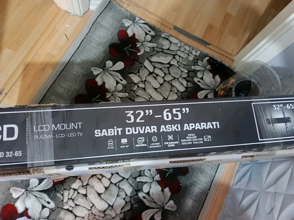 Plips sfır ayarında televizyon ve duvara takma aparatıyla - 6
