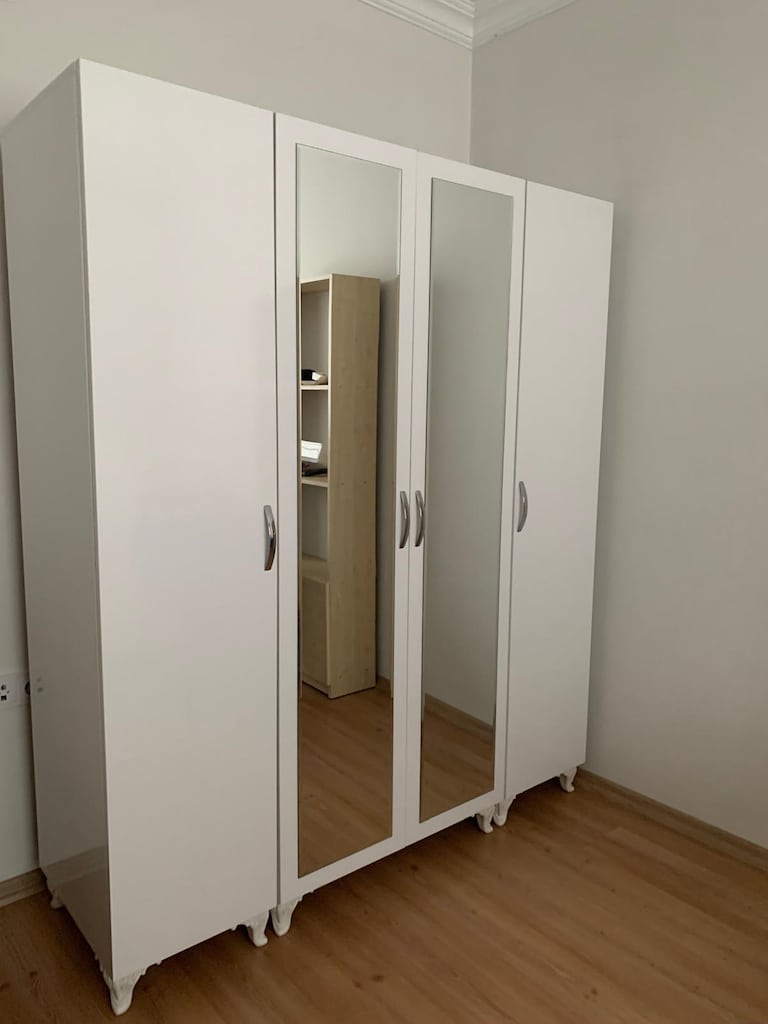 Beyaz Aynalı Giysi Dolabı (SIFIR AYARINDA TEMİZ)