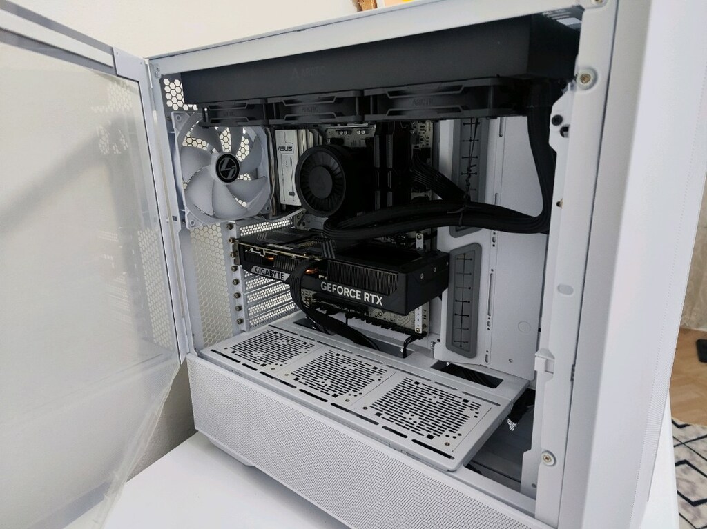 Full Set Gaming/Render PC - RTX 5070 & Ryzen 9 9950X, 32GB, 1TB SSD - 3