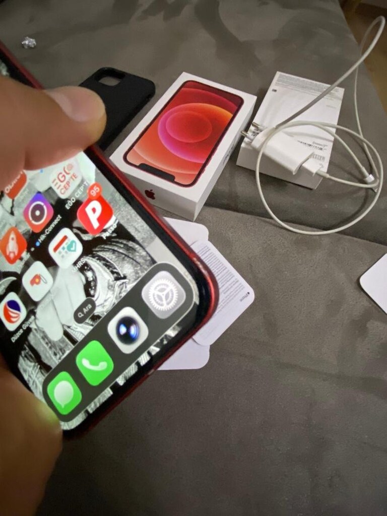 iPhone 12 256GB red kutulu - 3