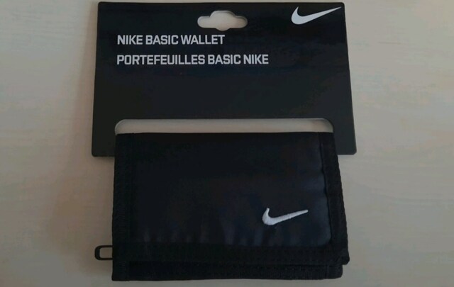 Nike siyah cüzdan.