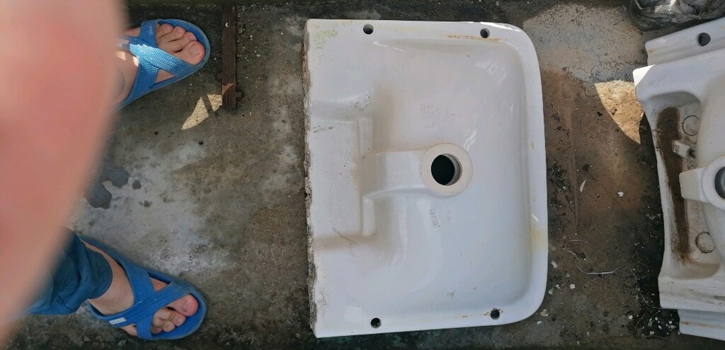Lavabo tașı boyları duvara gelen tarafın boyu 50cm dir. eni 40 cm dir. - 2