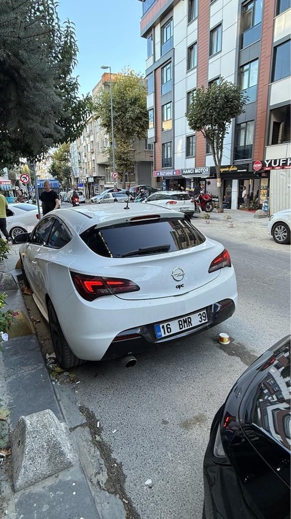 opel astra 1.6 T gtc 180 hp - 2