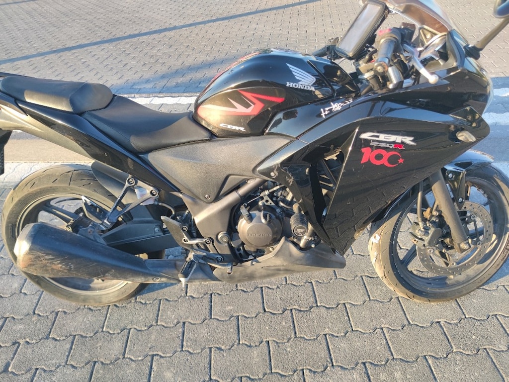 HONDA CBR250R 2013 model Tertemiz kazasız belasız yavru siyah kurt