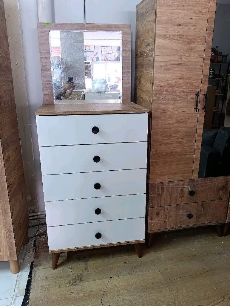 70X70 KİBAR MDF MASA 4 TANE KALİTELİ SANDELYESİ İLE BERABER 6,500TL - 6