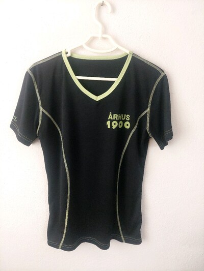 Kadın V yaka Siyah Sporcu T-Shirt