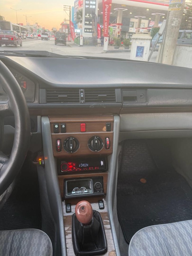 Mercedes 200e - 13