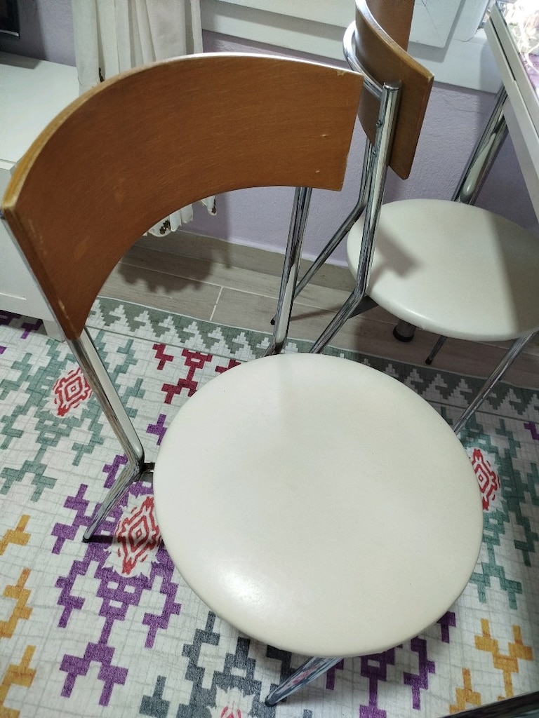 Acilabilir masa ve 4 sandalye sorunsuz - 2
