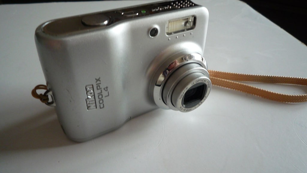 Nikon Coolpix L4 Dijital Fotoğraf Makinesi