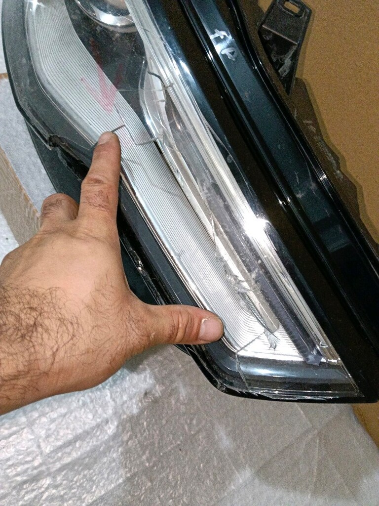 Audi a6 sağ on far orjinal sadece camı kırık gerisi hatasız resimlerde - 6