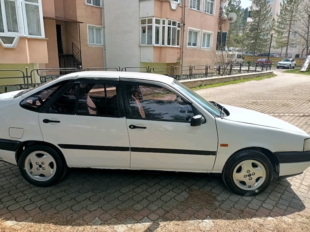 Beyaz Fiat Otomobil - 3