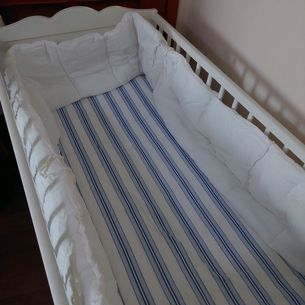 ikea bebek karyolasi +yatağı +yatak koruyucu alezi +yastık +yan minder - 5