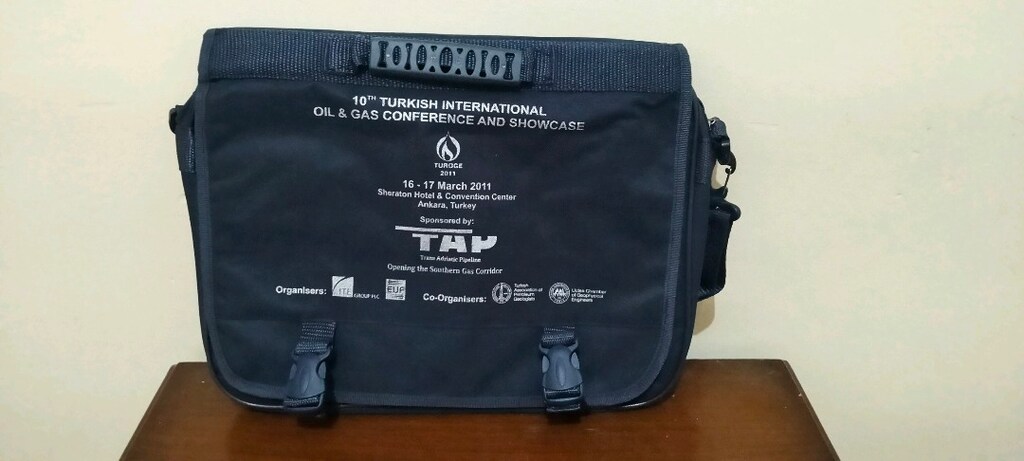 Bir tane bilgisayar cantası bir tane dosya bir tane normal çanta - 3