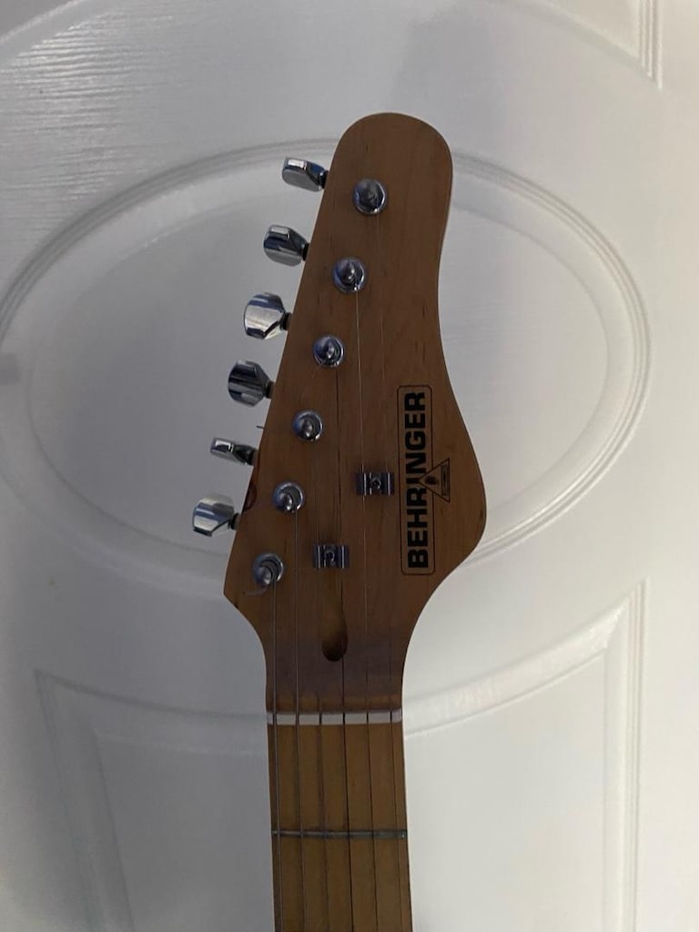 Behringer Elektro Gitar - 4