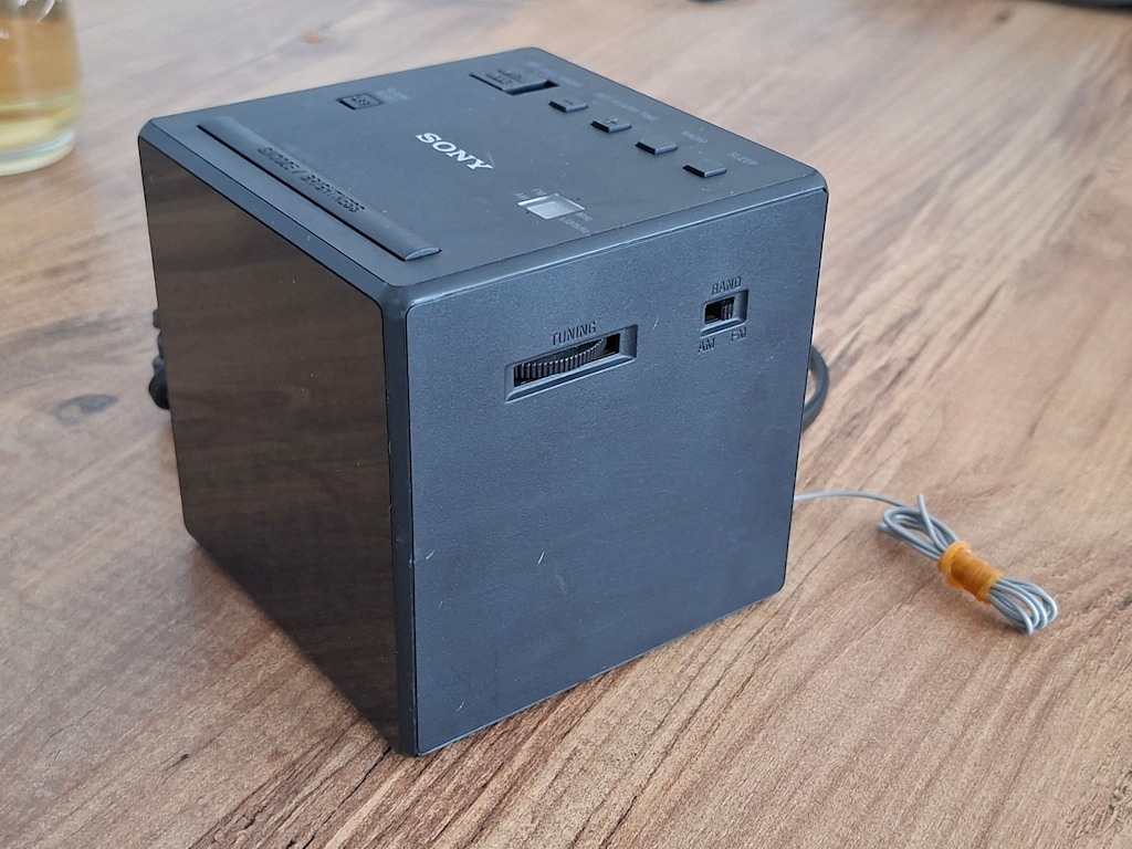 Sony ICF-C1 LED Ekranlı Alarmlı Çalar Saatli Radyo - 2