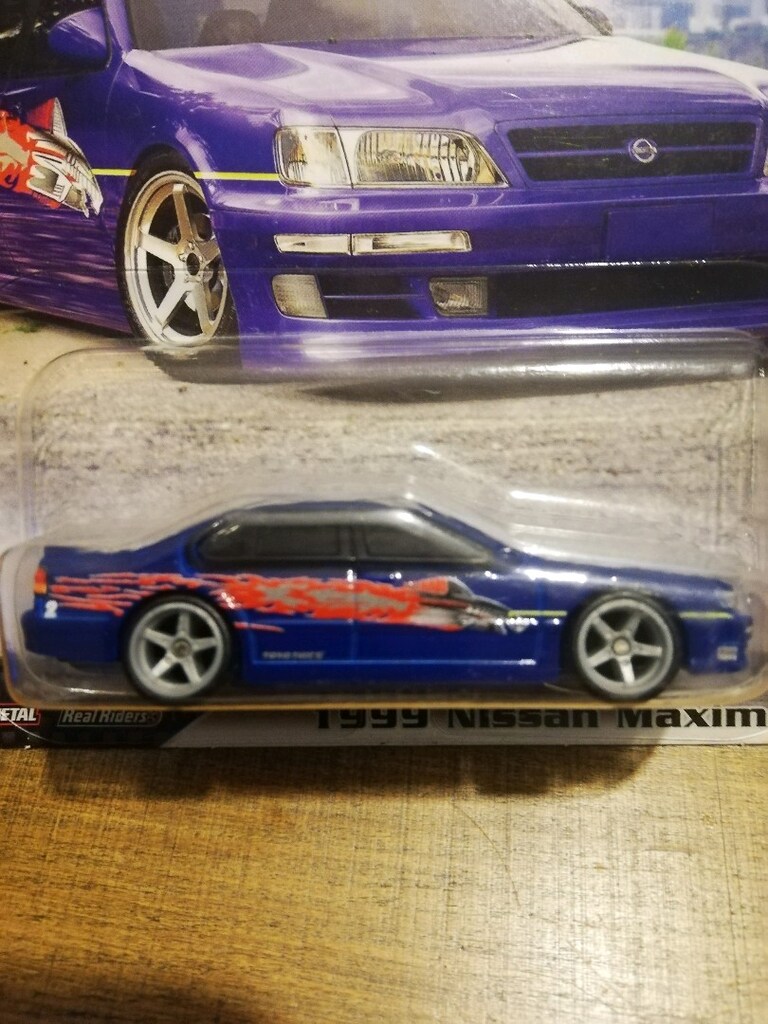 Hot Wheels Nissan Maxima - 3