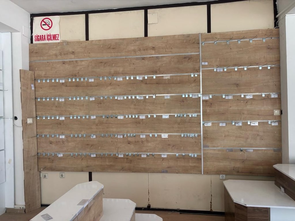Mağaza Rafları ve Teşhir Masaları - 6