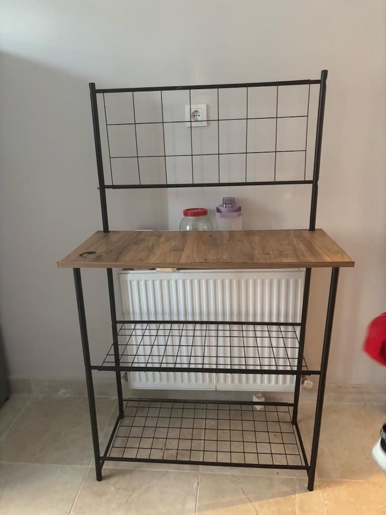 metal raflı kahve köşesi