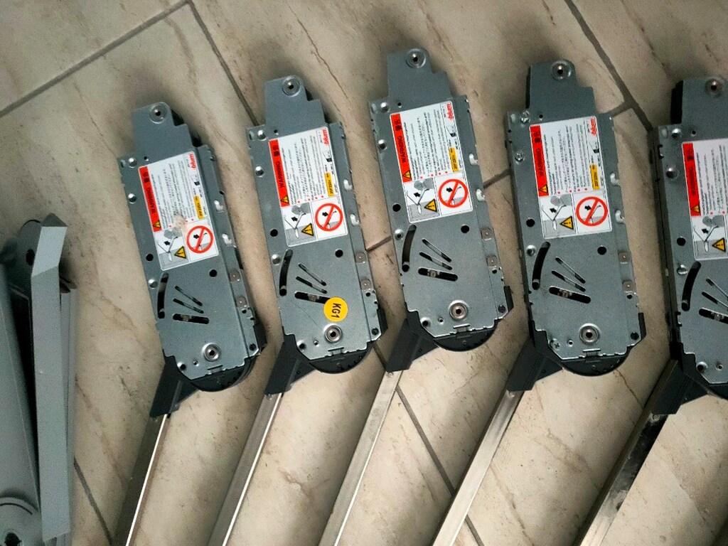 BLUM marka kalkar kapak mekanizması 6 adet ve 5 adet çekmece yine aynı - 8