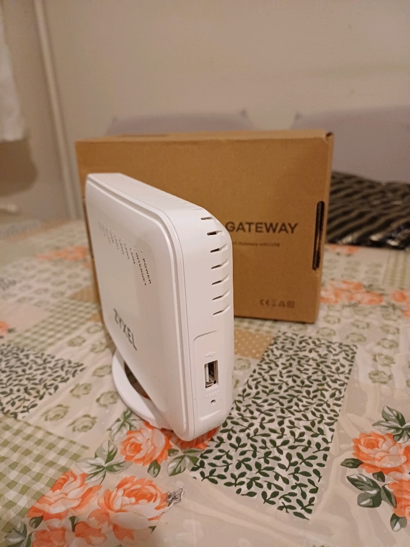 ZYXEL MODEM - 4