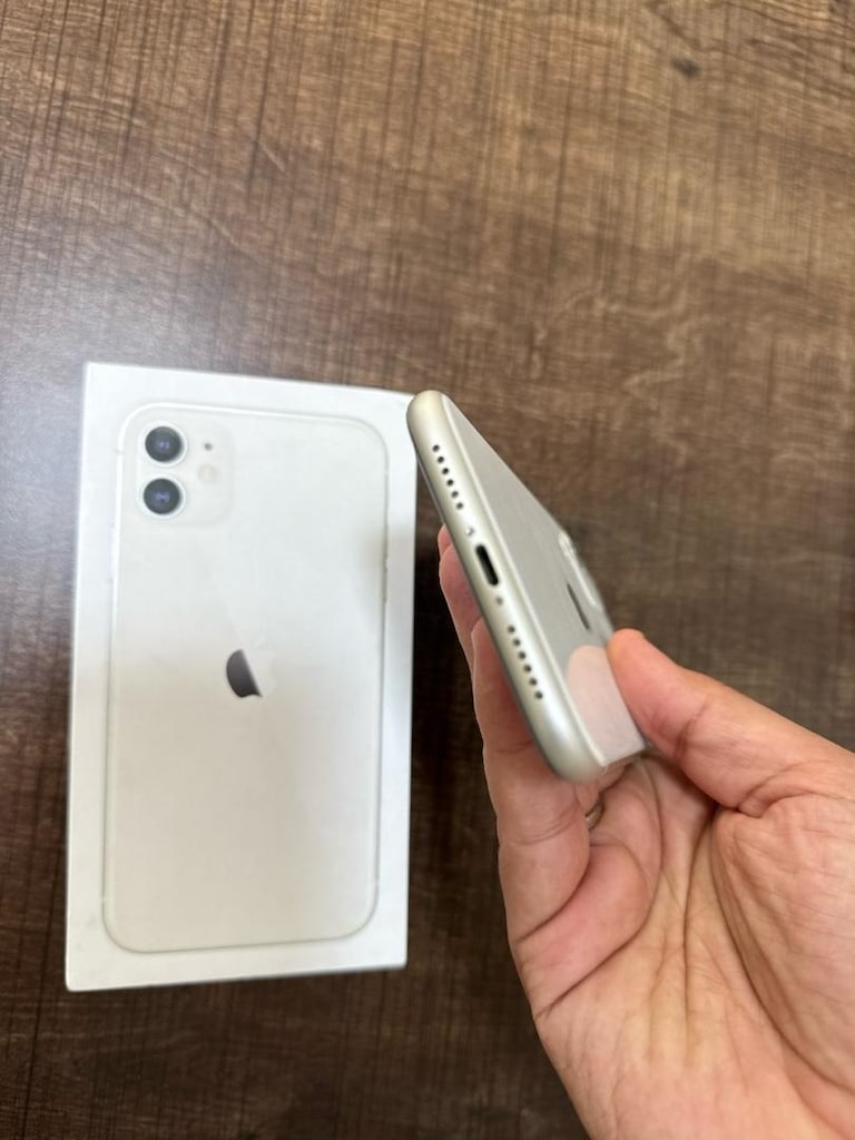 İPHONE 11 BEYAZ 128 GB HATASIZ YURTİÇİ KUTULU FATURALI. PİL SAĞLIĞI 88 - 9