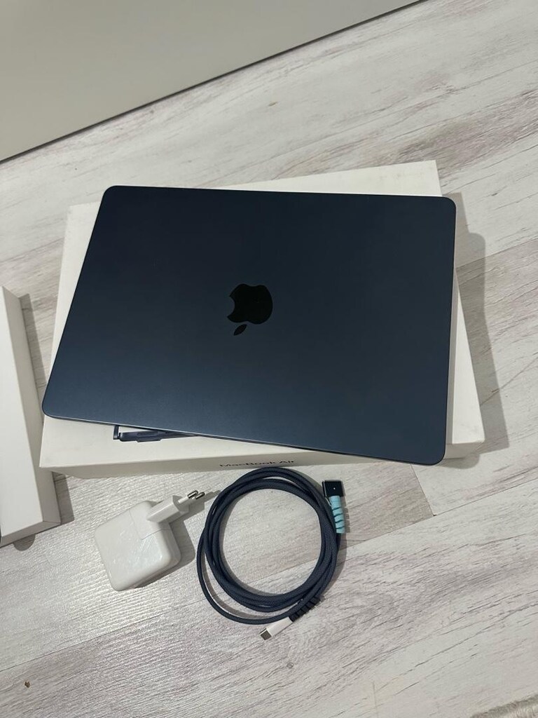 MacBook m4 & Watch - 5