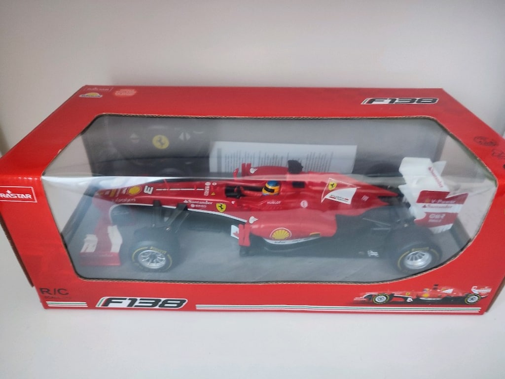 Rastar Ferrari F138 1/12