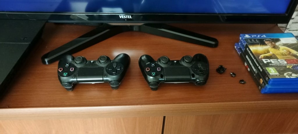 PS4 + 2 KOL + 3 OYUN - 12
