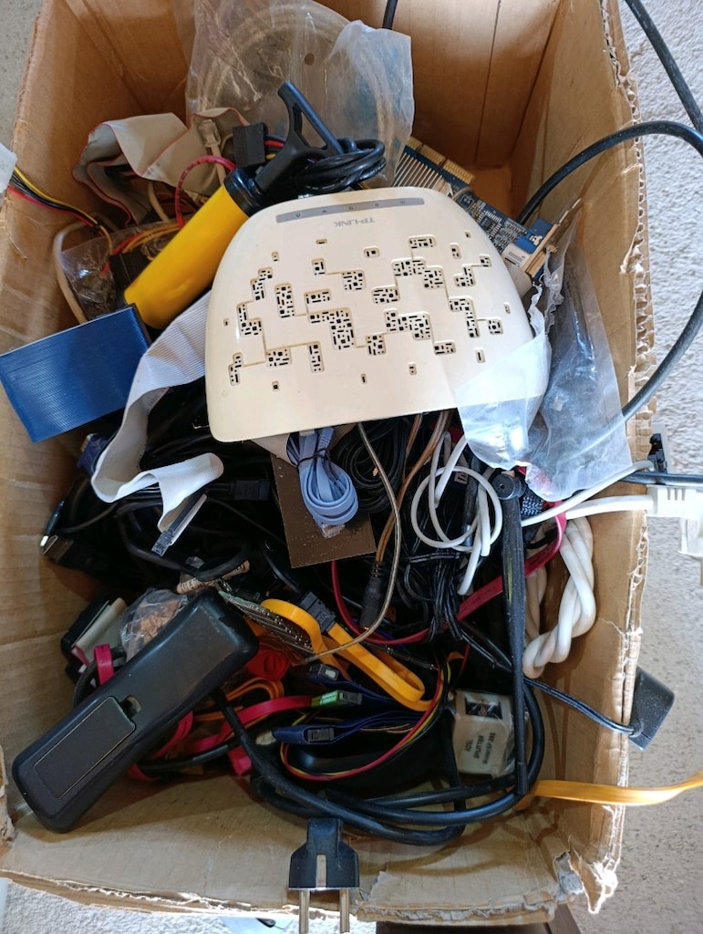 Bir sürü elektronik ve bilgisayar hurdası - 2