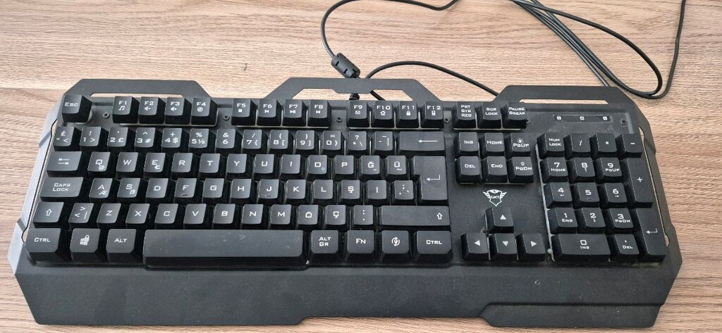 Oyuncu Işıklı Kablolu Klavye - 2