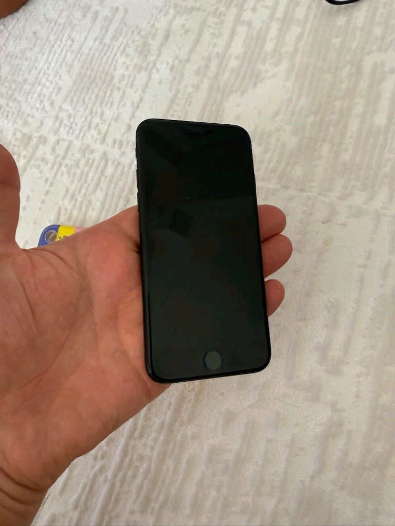 iPhone SE 2020 - 4