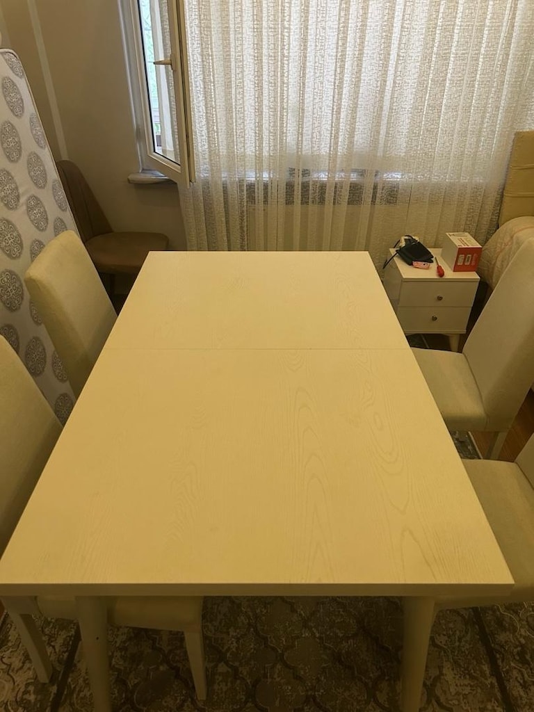 Temiz Kullanılmış 4 Kişilik Yemek Masası Takımı – 4 Sandalyeli
