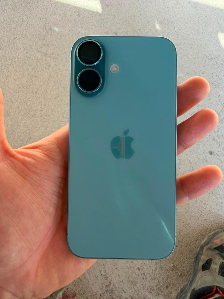 İphone 16 açık mavi renk temiz cihaz