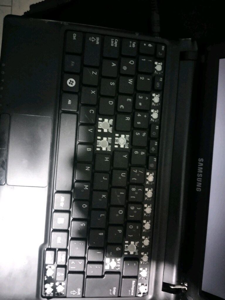 ekran rem disk parasina minibook laptop - 3