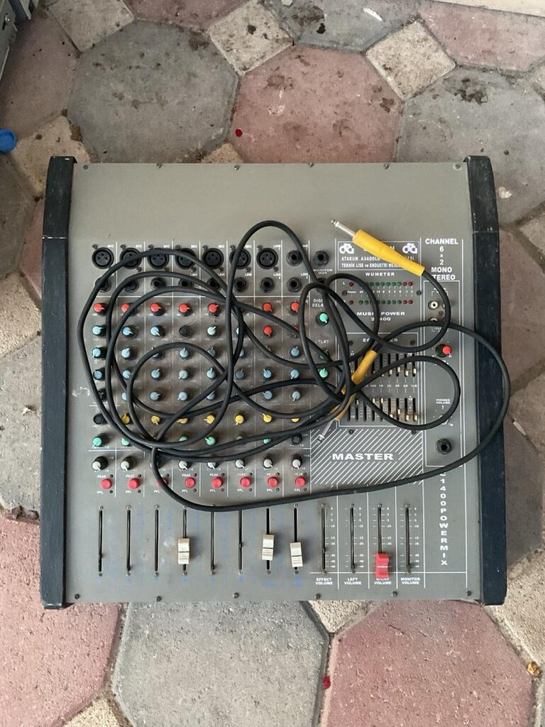 Dynacord Powermate 1400 W Mikser - 3