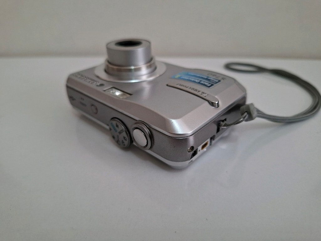 Samsung S760 Dijital Fotoğraf Makinesi 7.2 Megapiksel 3x Zoom Gümüş - 14