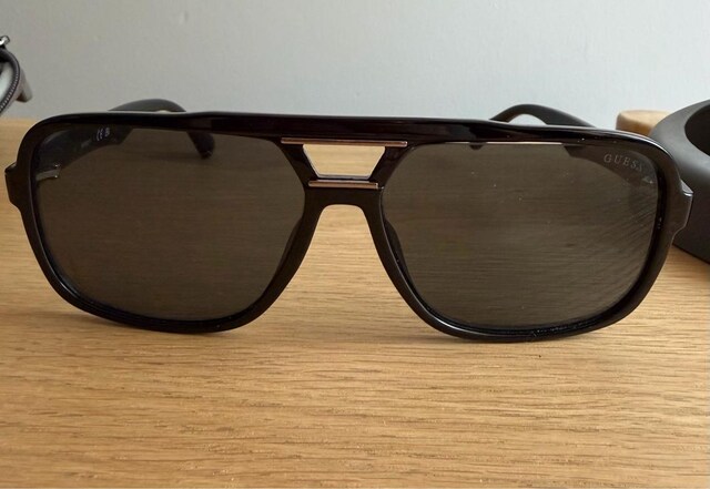 GUESS Güneş Gözlüğü (UV400 Koruma)