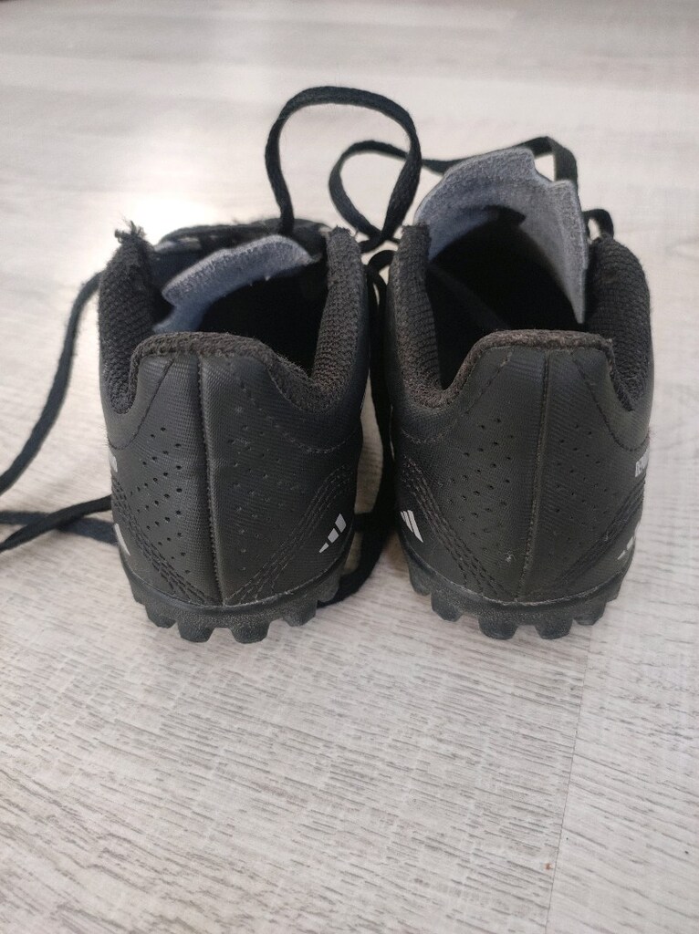 Adidas 30 no. çocuk halı saha ayakkabısı - 10